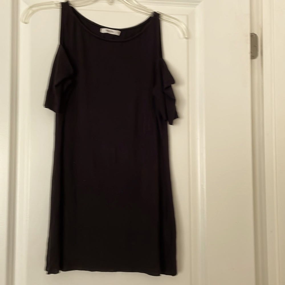 Bailey 44 Cold shoulder Black Top Size M